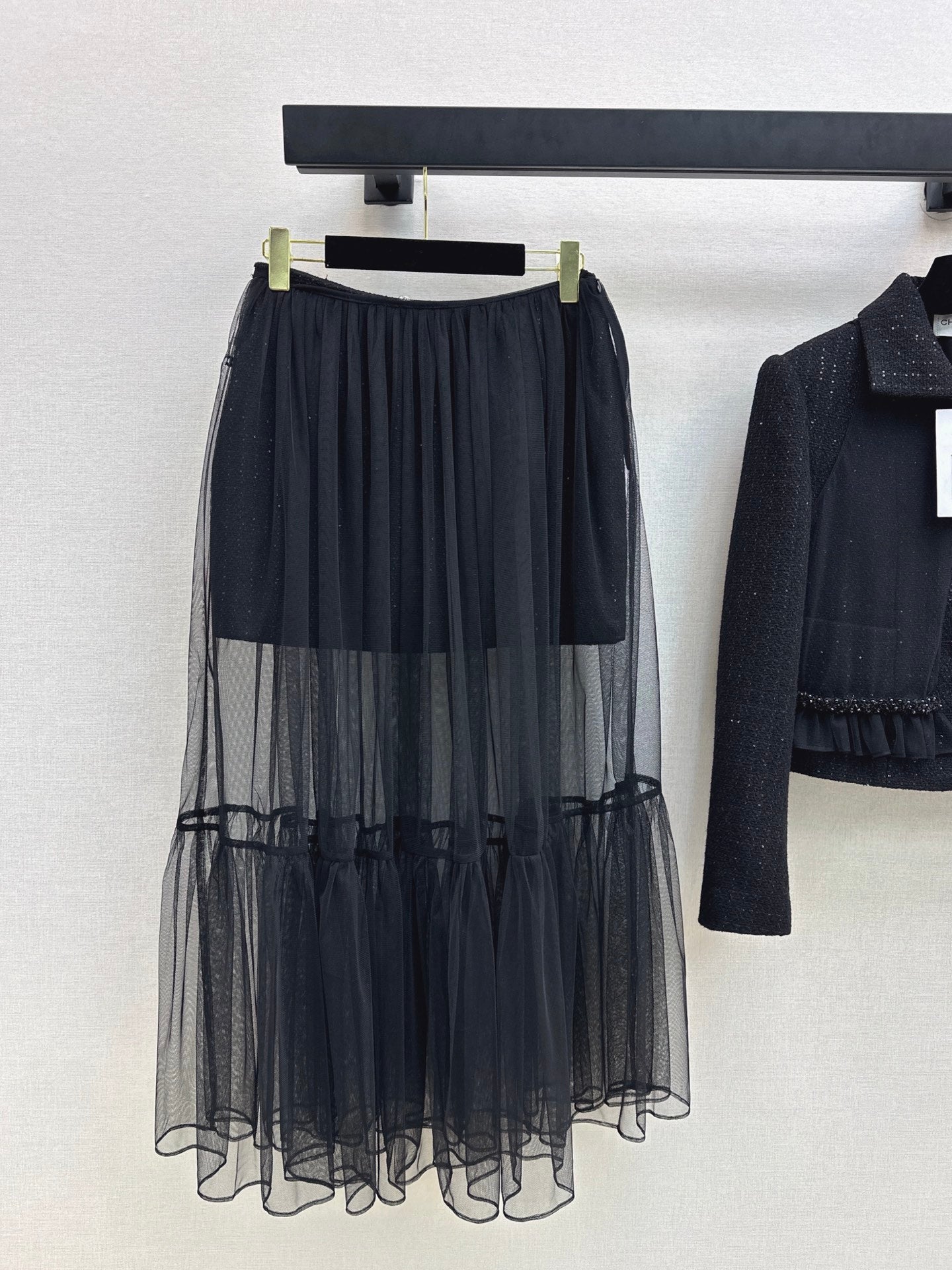 Two piece set of Xiaoxiangfeng woven half skirt and mesh long skirt