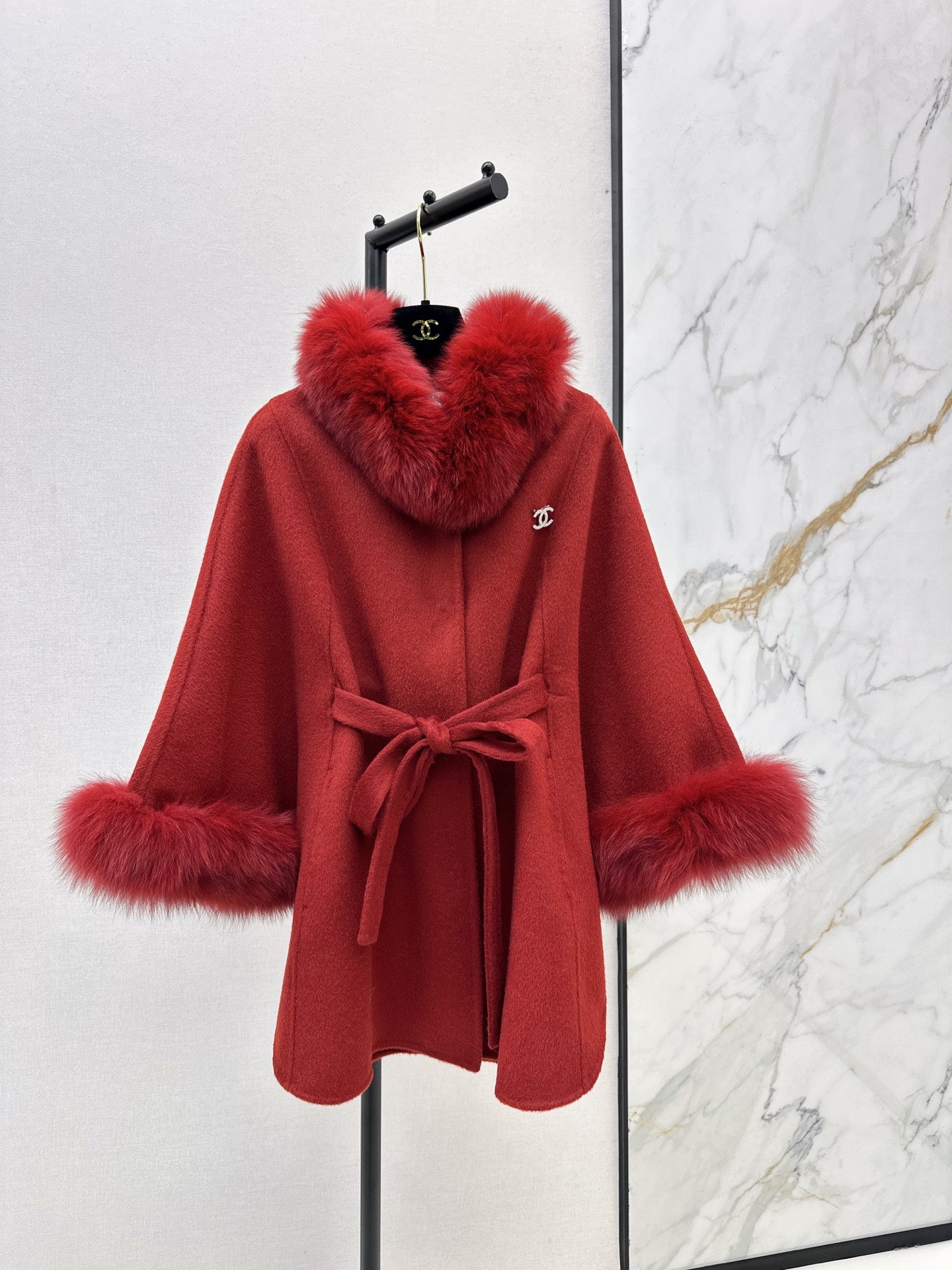 Fox fur decorative cloak coat