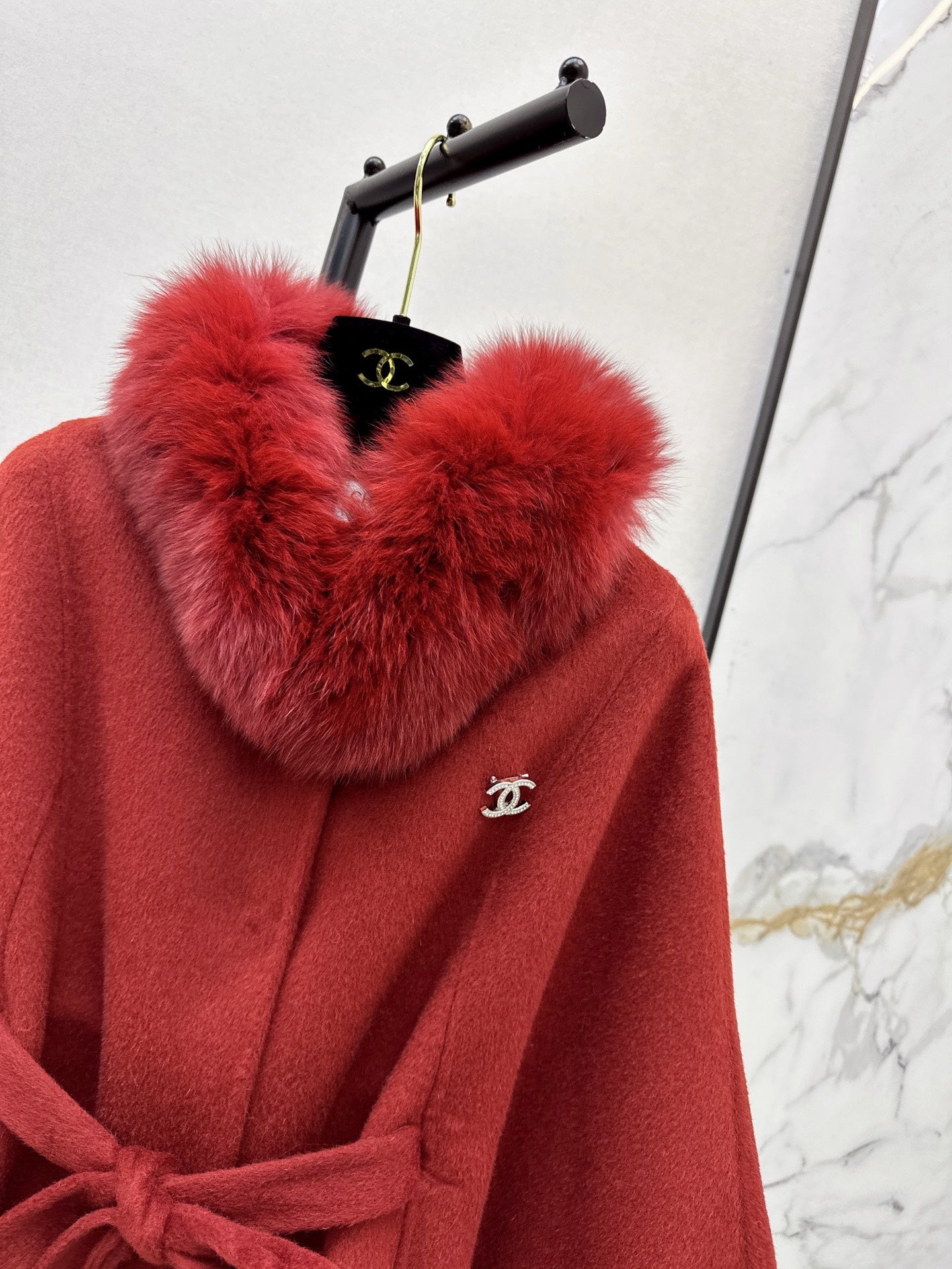 Fox fur decorative cloak coat