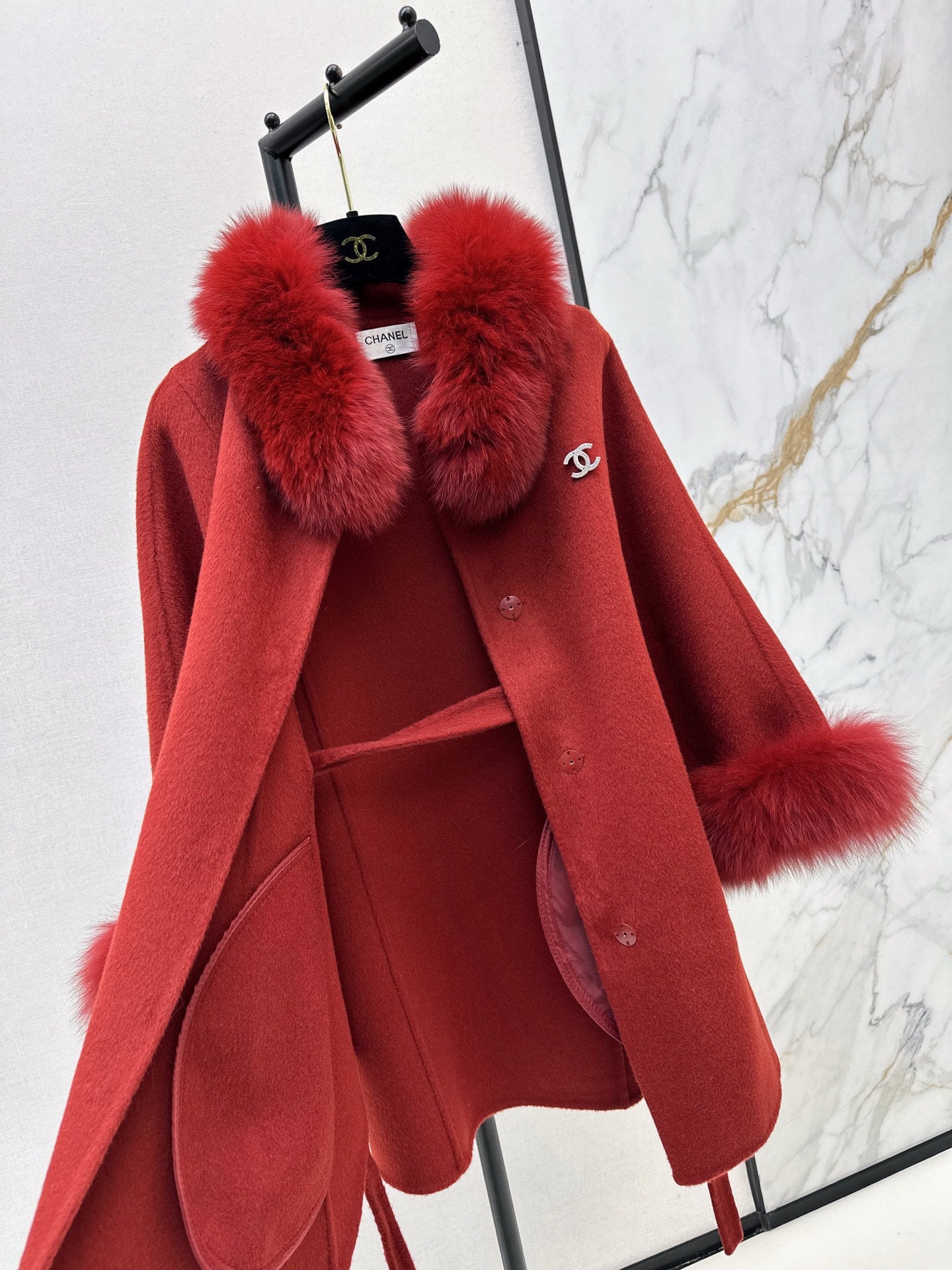 Fox fur decorative cloak coat