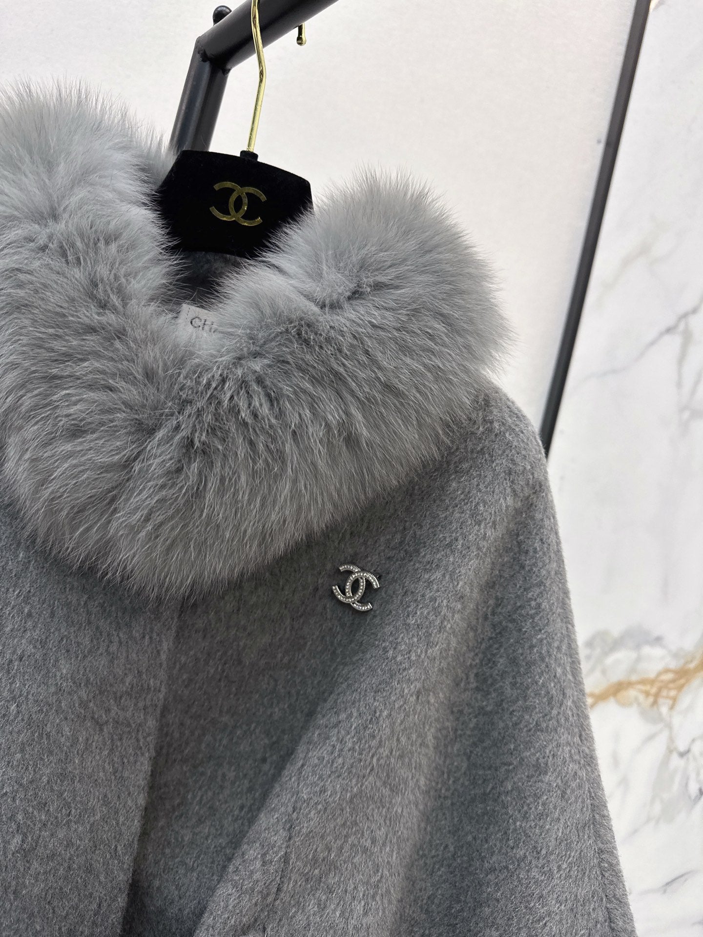 Fox fur decorative cloak coat