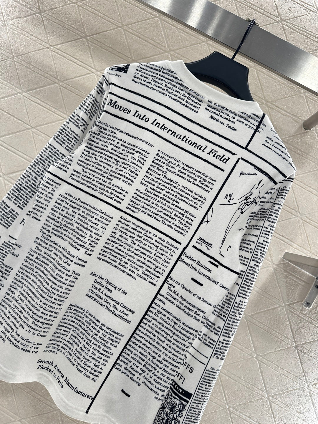 Round neck floral print base shirt