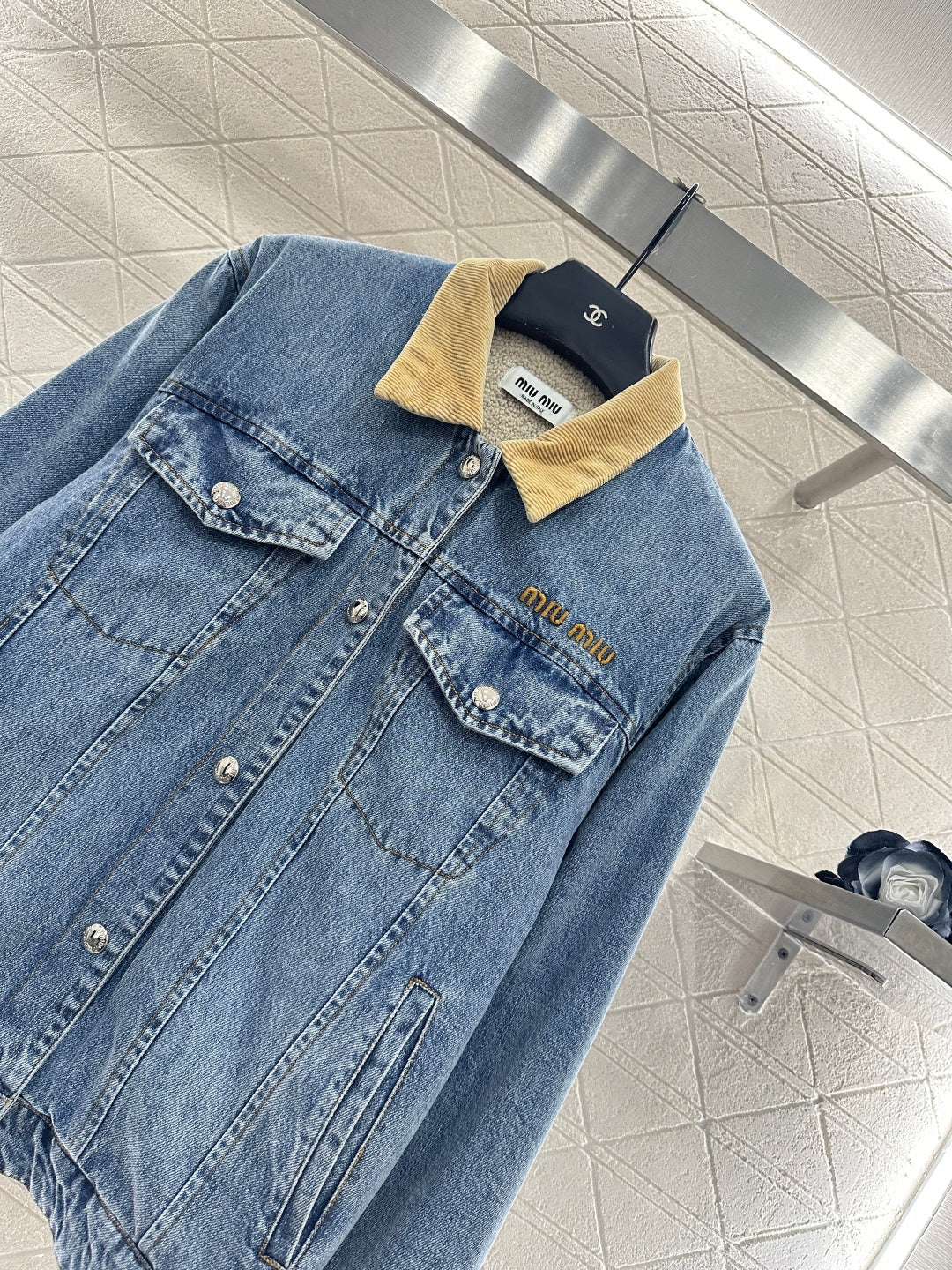 Spliced corduroy collar denim jacket