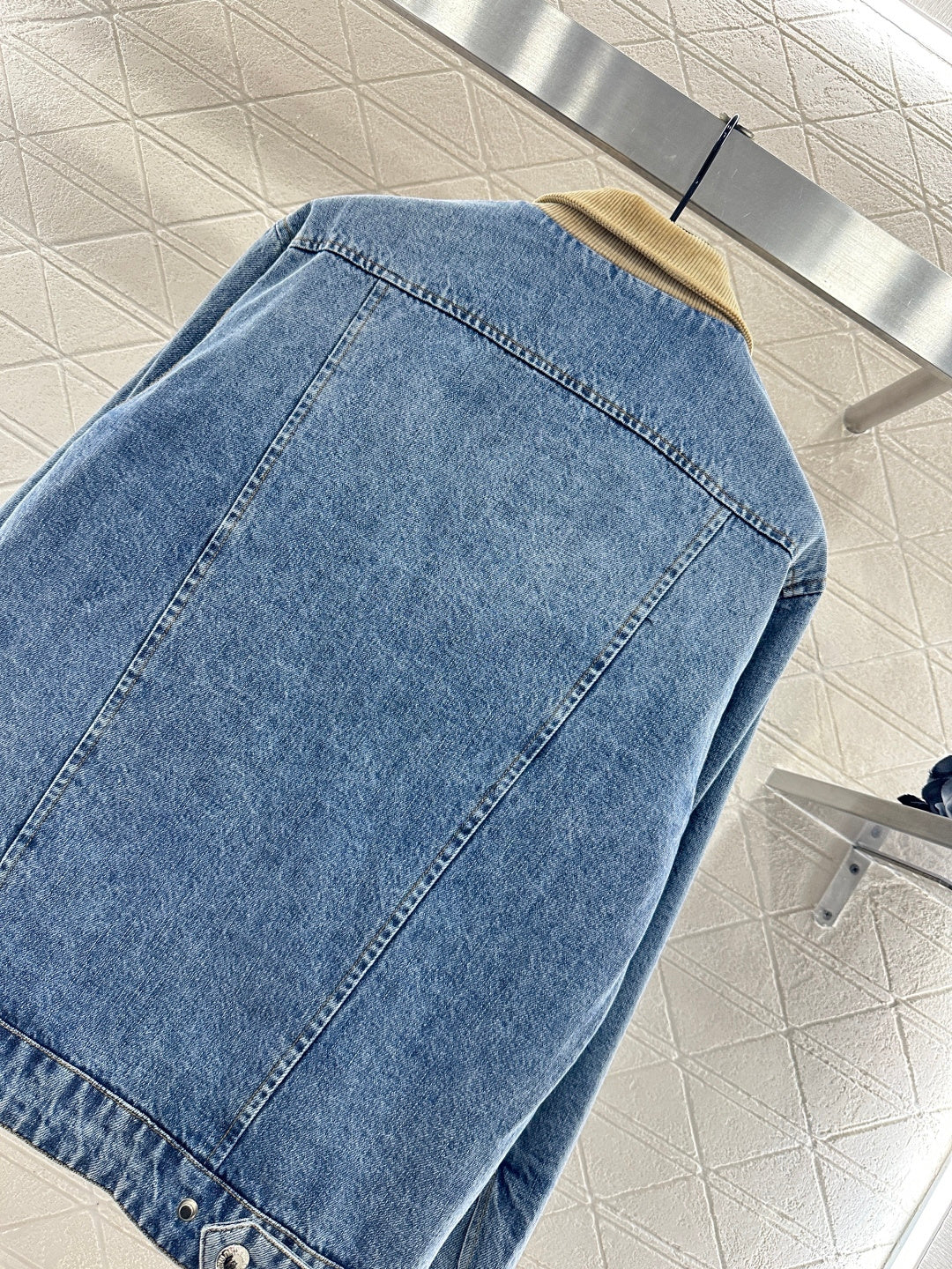 Spliced corduroy collar denim jacket