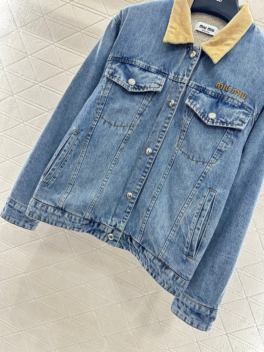 Spliced corduroy collar denim jacket