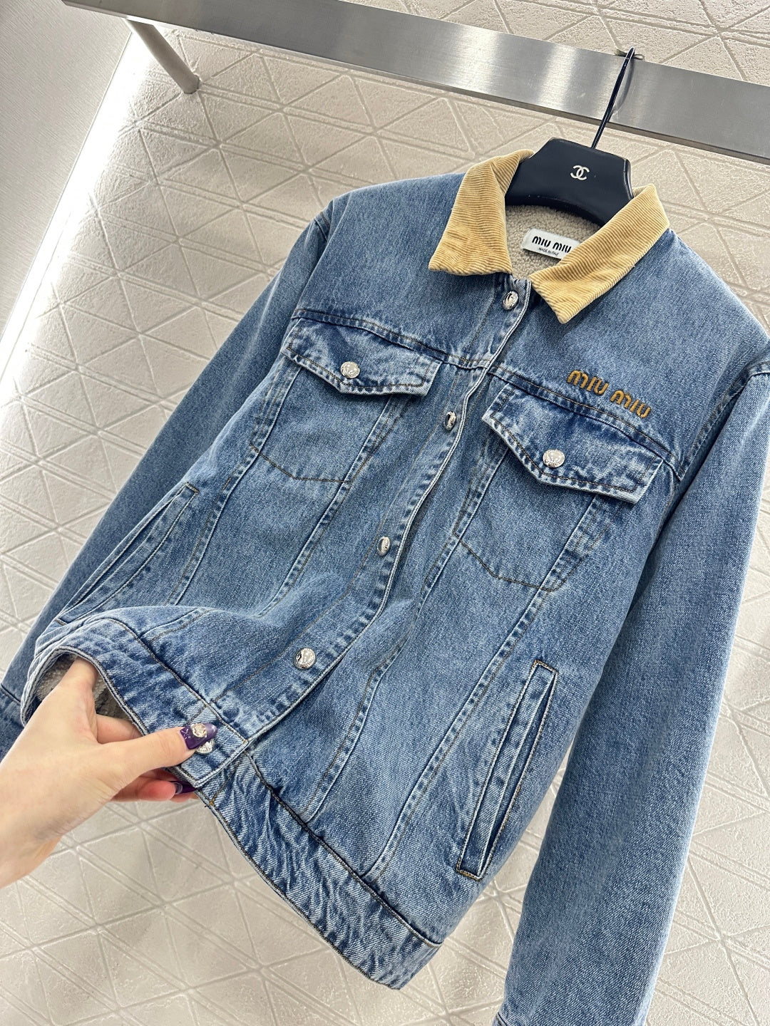 Spliced corduroy collar denim jacket