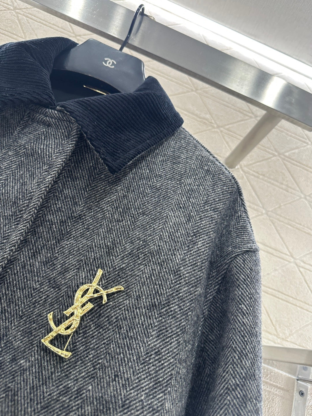 Brooch corduroy collar jacket