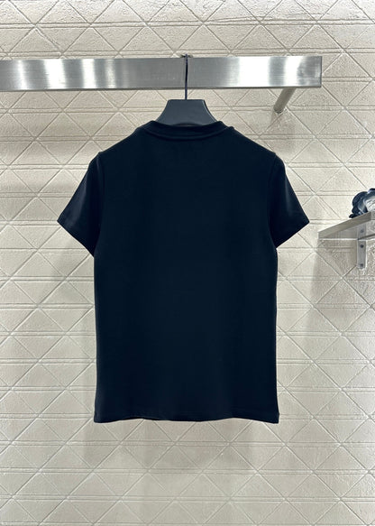 Embroidered beaded logo 𝑇𝑒𝑒