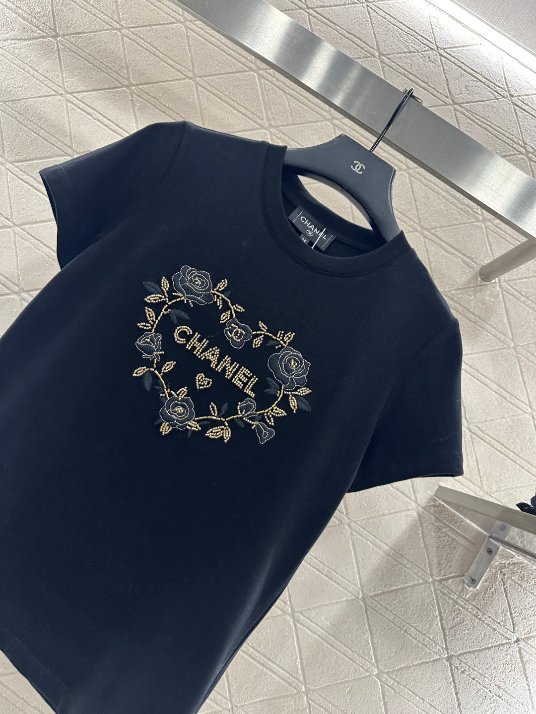 Embroidered beaded logo 𝑇𝑒𝑒