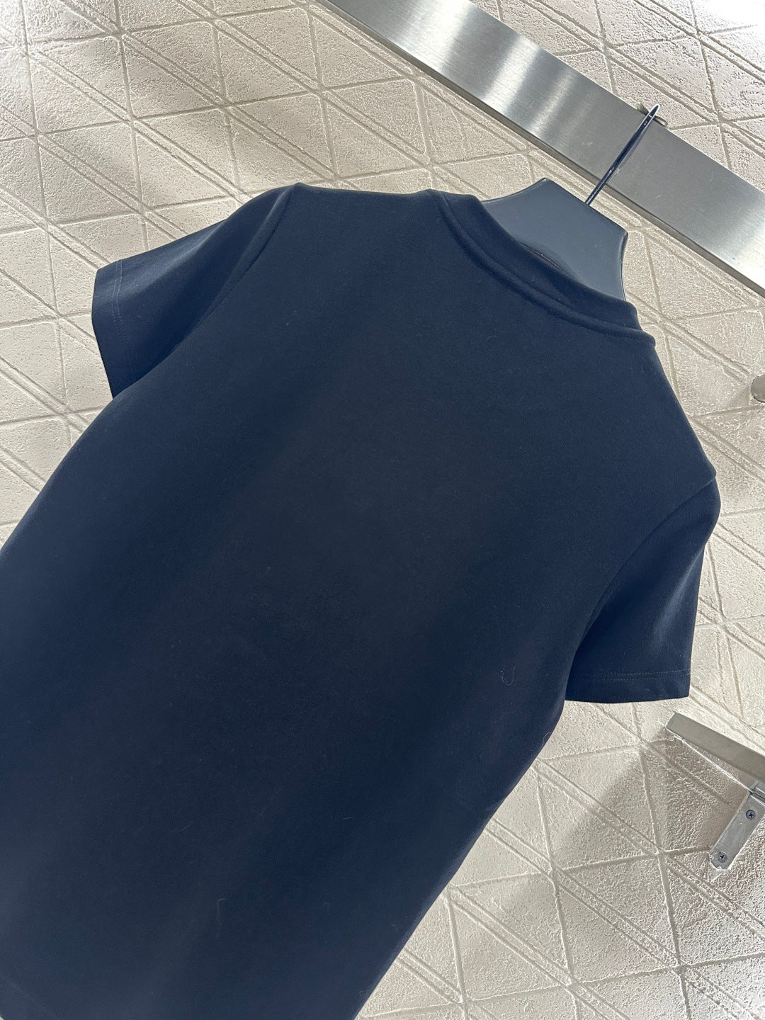 Embroidered beaded logo 𝑇𝑒𝑒