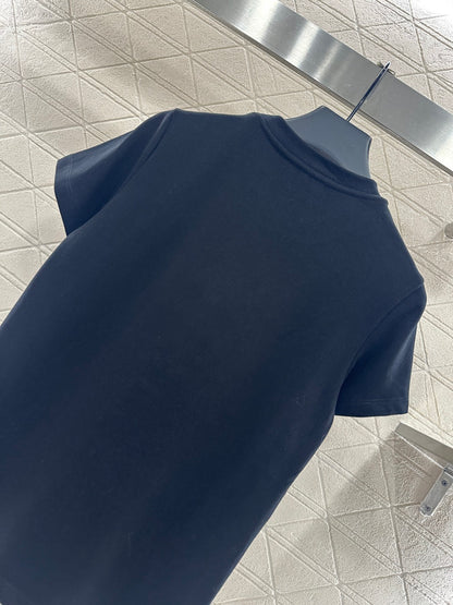 Embroidered beaded logo 𝑇𝑒𝑒