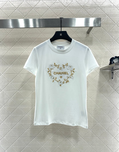 Embroidered beaded logo 𝑇𝑒𝑒