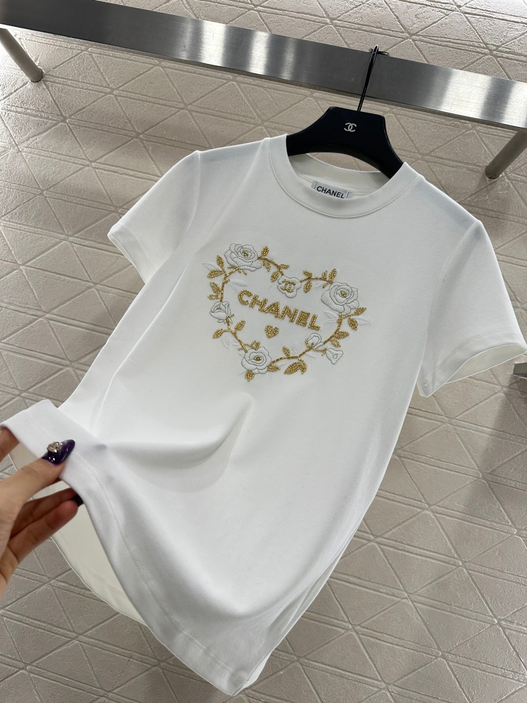 Embroidered beaded logo 𝑇𝑒𝑒