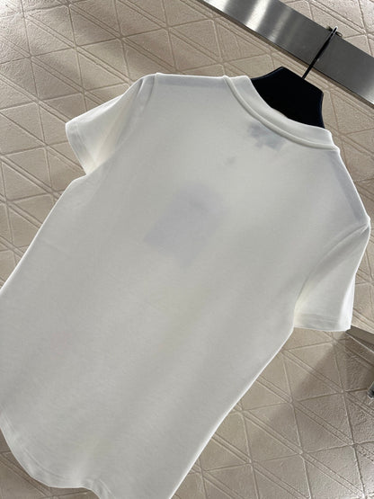 Embroidered beaded logo 𝑇𝑒𝑒