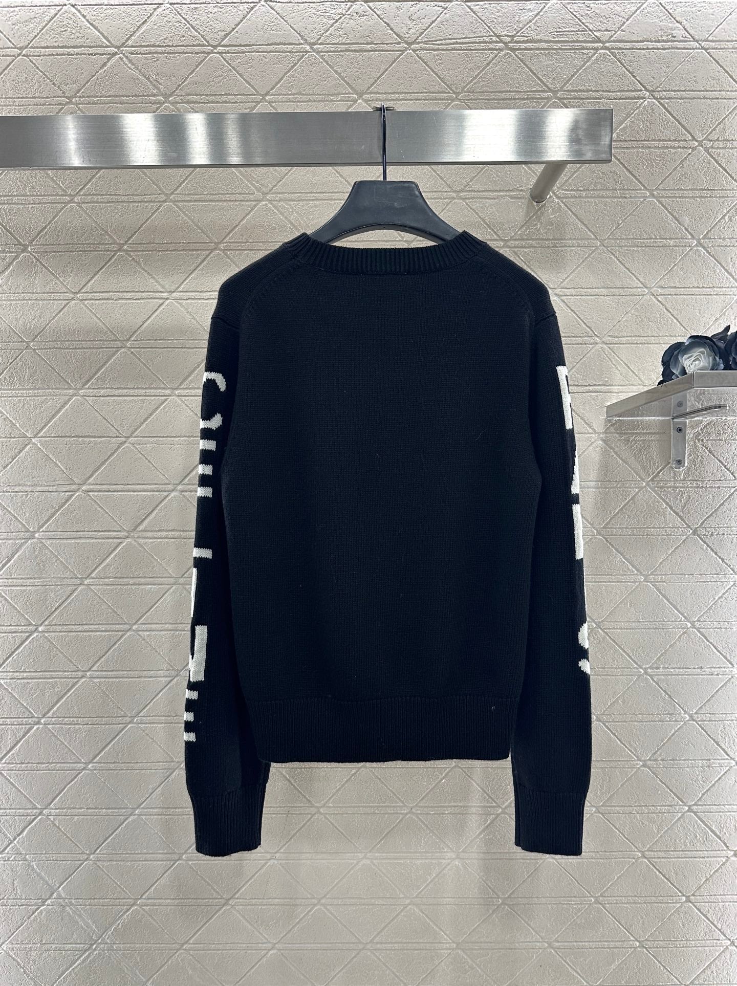 Hook and flower letter knitted pullover sweater