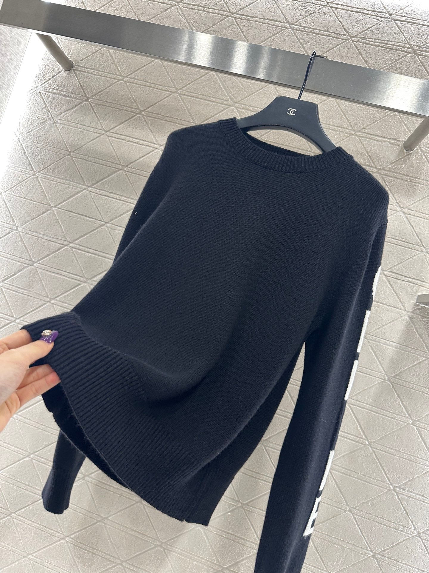 Hook and flower letter knitted pullover sweater