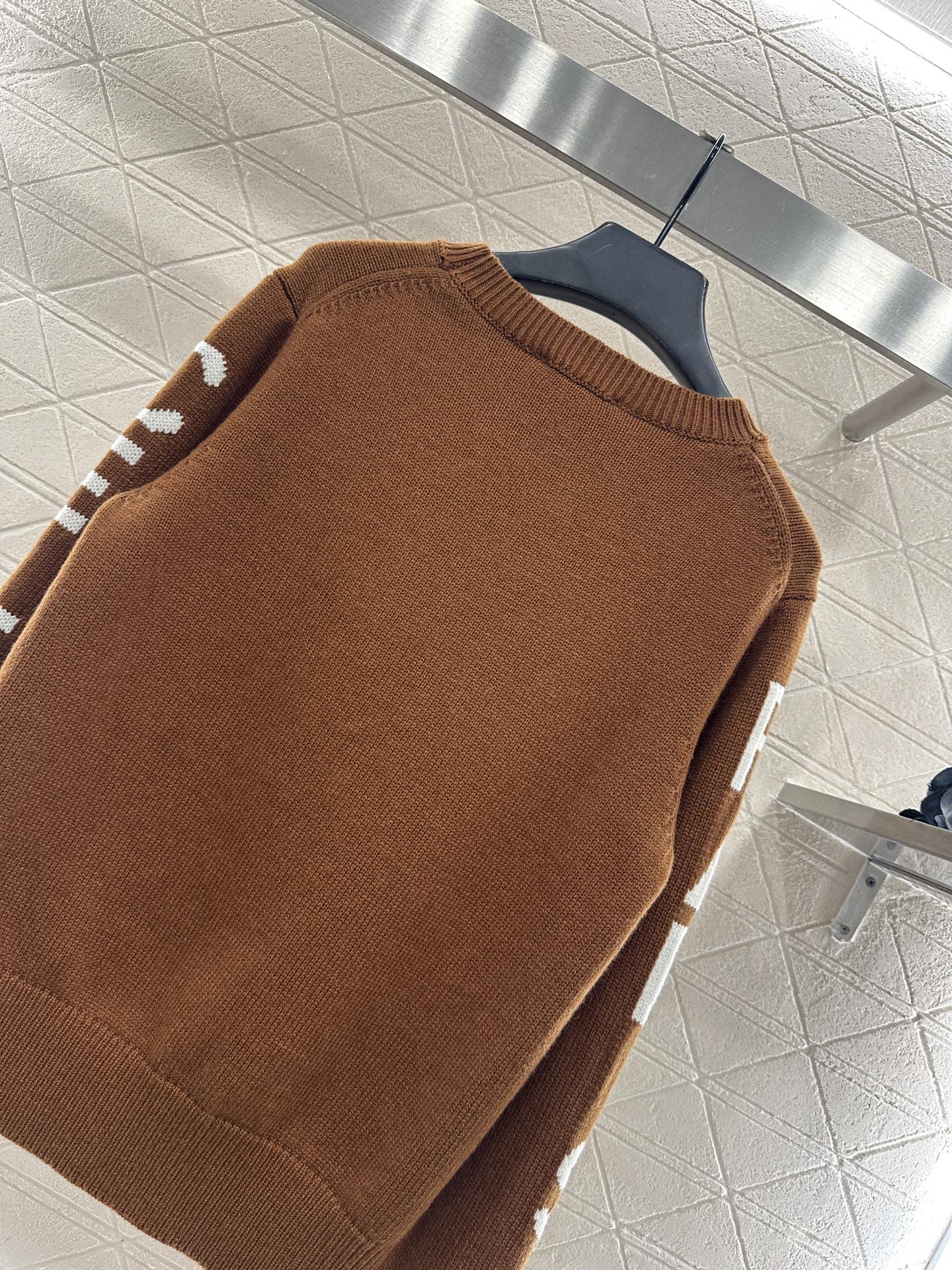 Hook and flower letter knitted pullover sweater