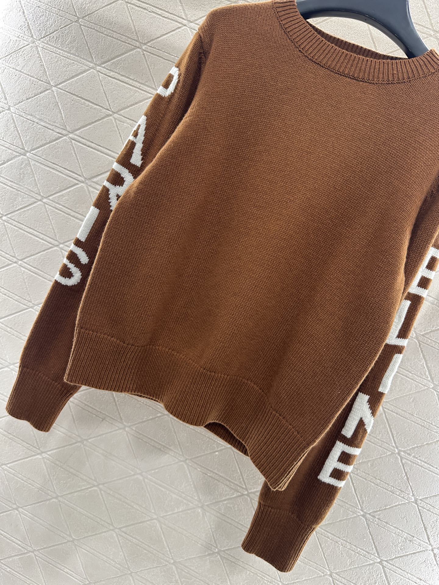 Hook and flower letter knitted pullover sweater