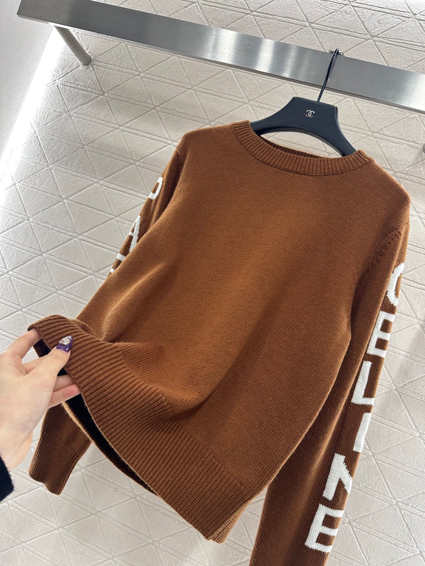 Hook and flower letter knitted pullover sweater