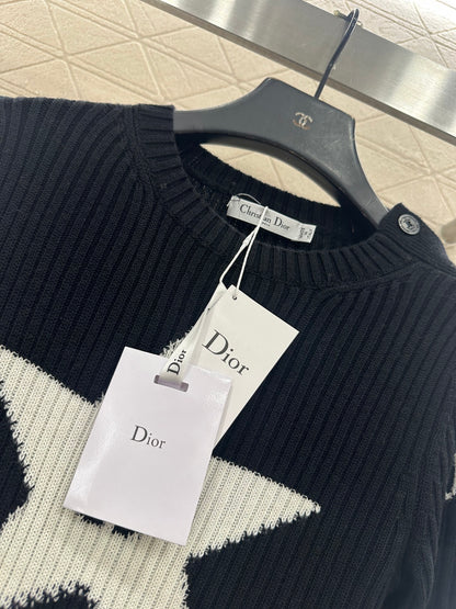 Embroidered logo knitted pullover sweater