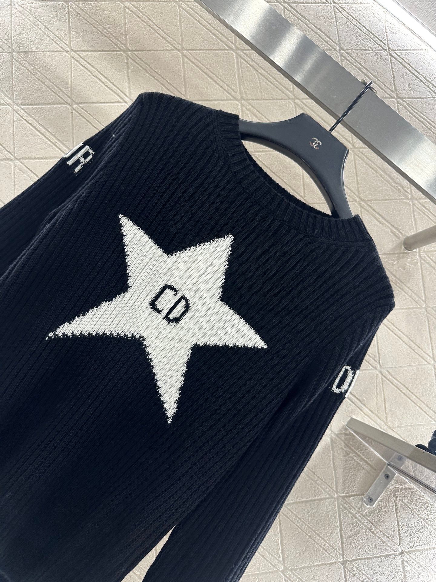 Embroidered logo knitted pullover sweater