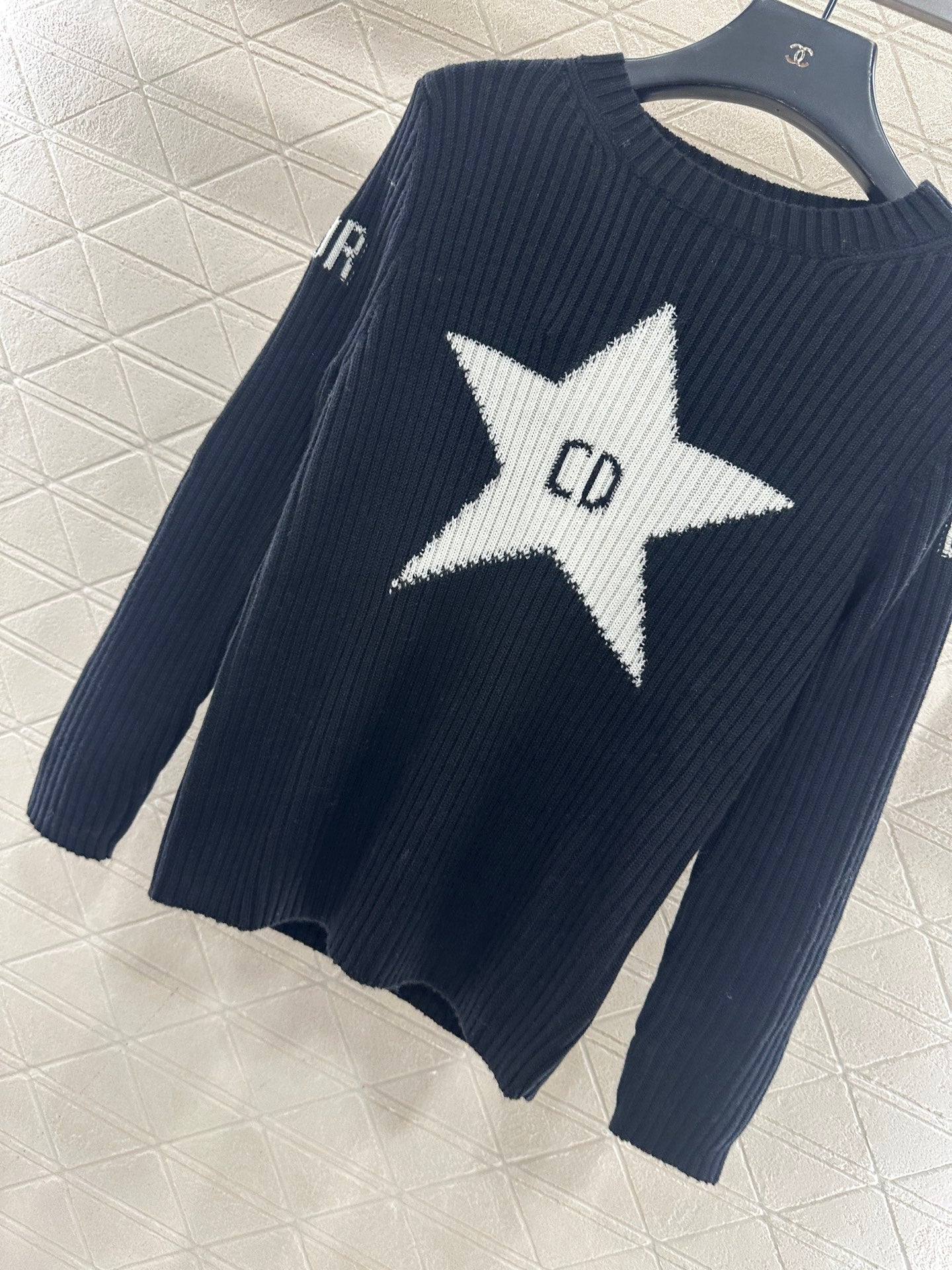 Embroidered logo knitted pullover sweater