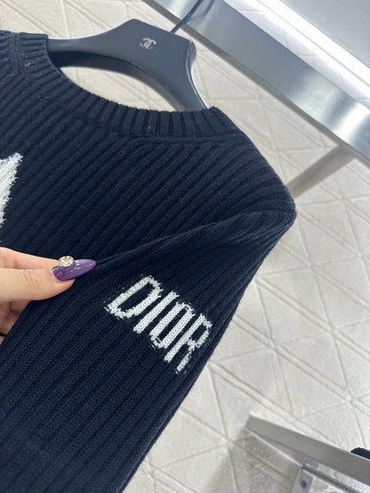 Embroidered logo knitted pullover sweater