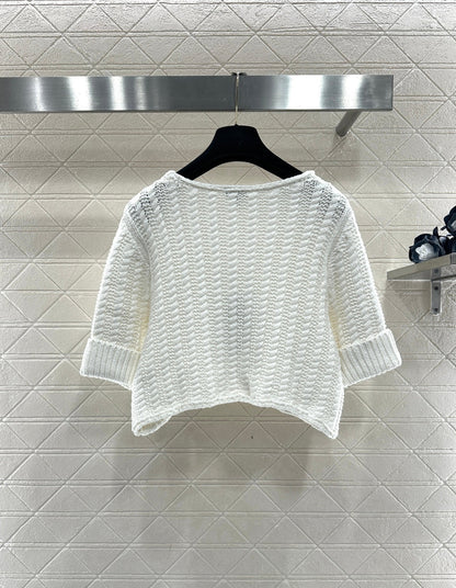 Short knitted short sleeved cardigan