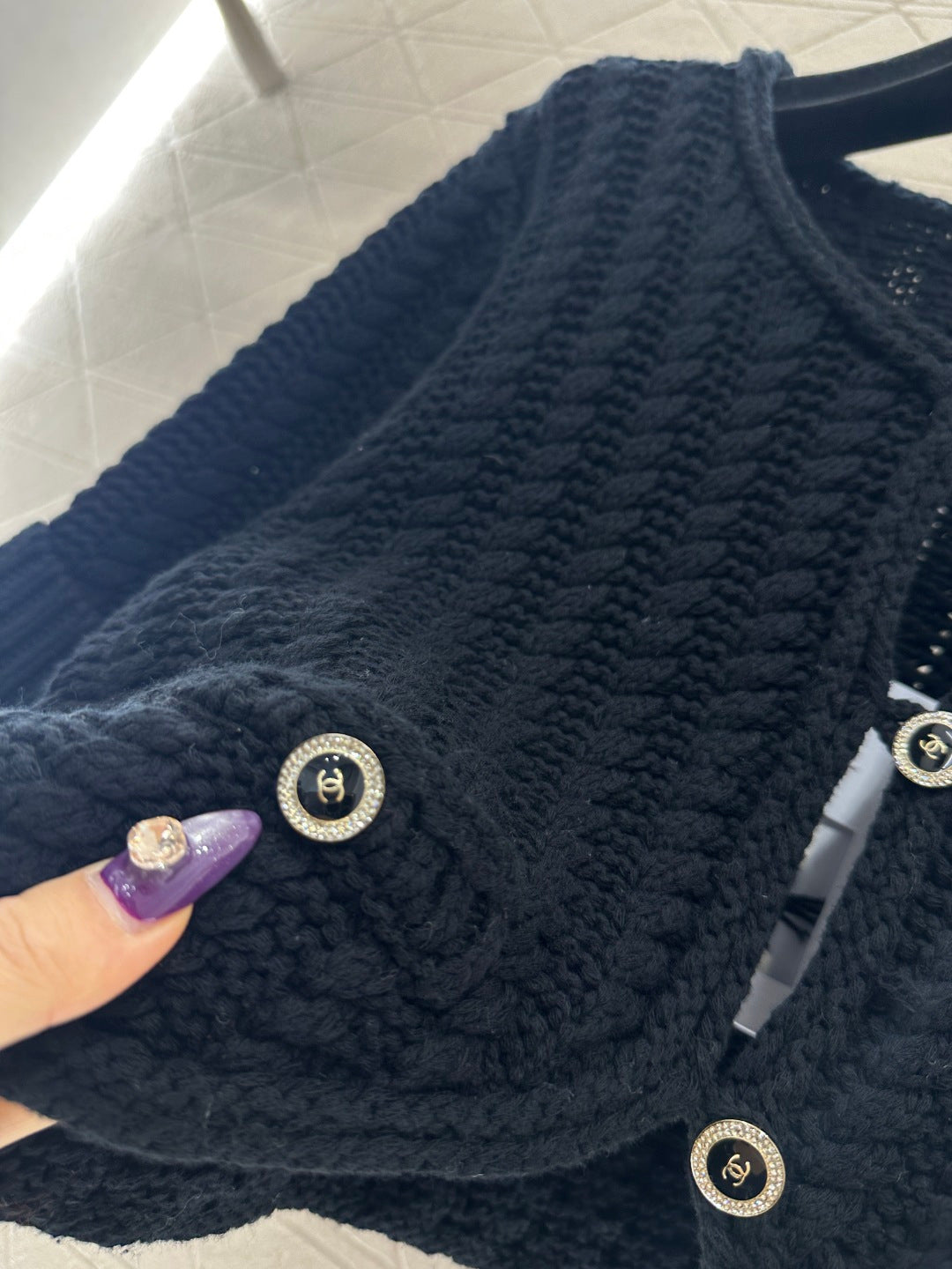 Short knitted short sleeved cardigan