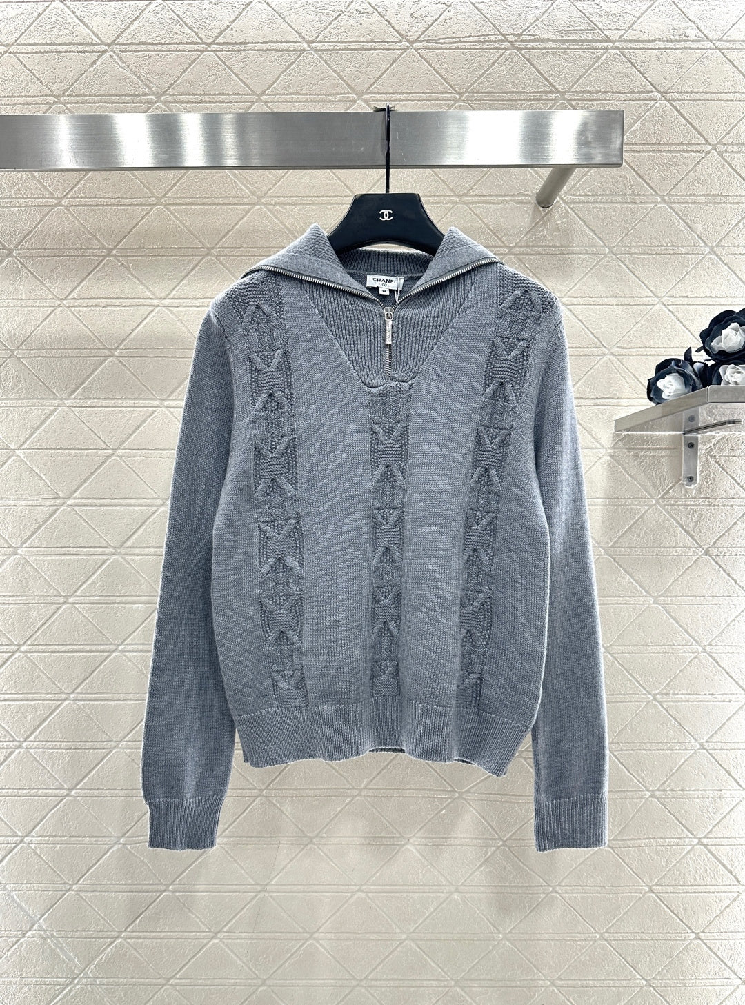 Collar zipper knitted sweater