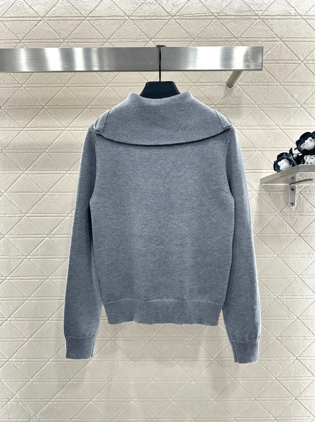 Collar zipper knitted sweater