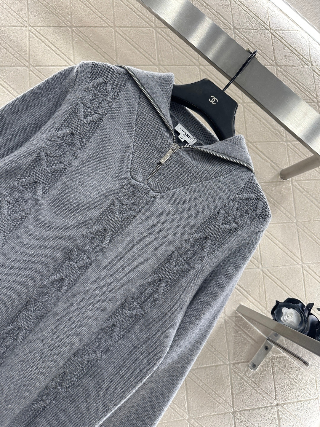 Collar zipper knitted sweater