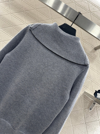 Collar zipper knitted sweater