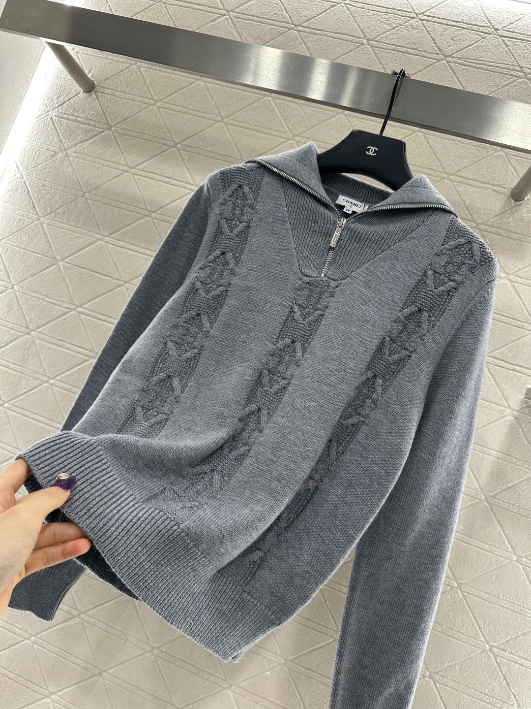 Collar zipper knitted sweater