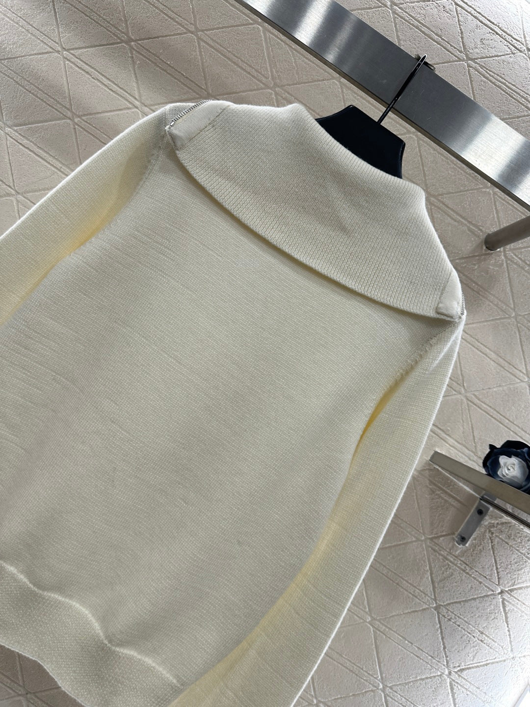 Collar zipper knitted sweater