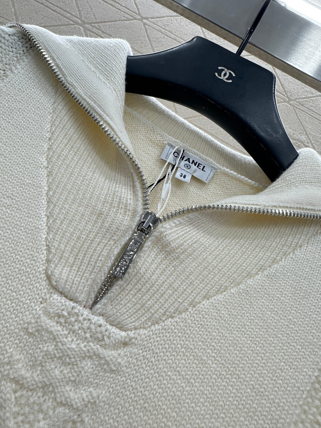 Collar zipper knitted sweater