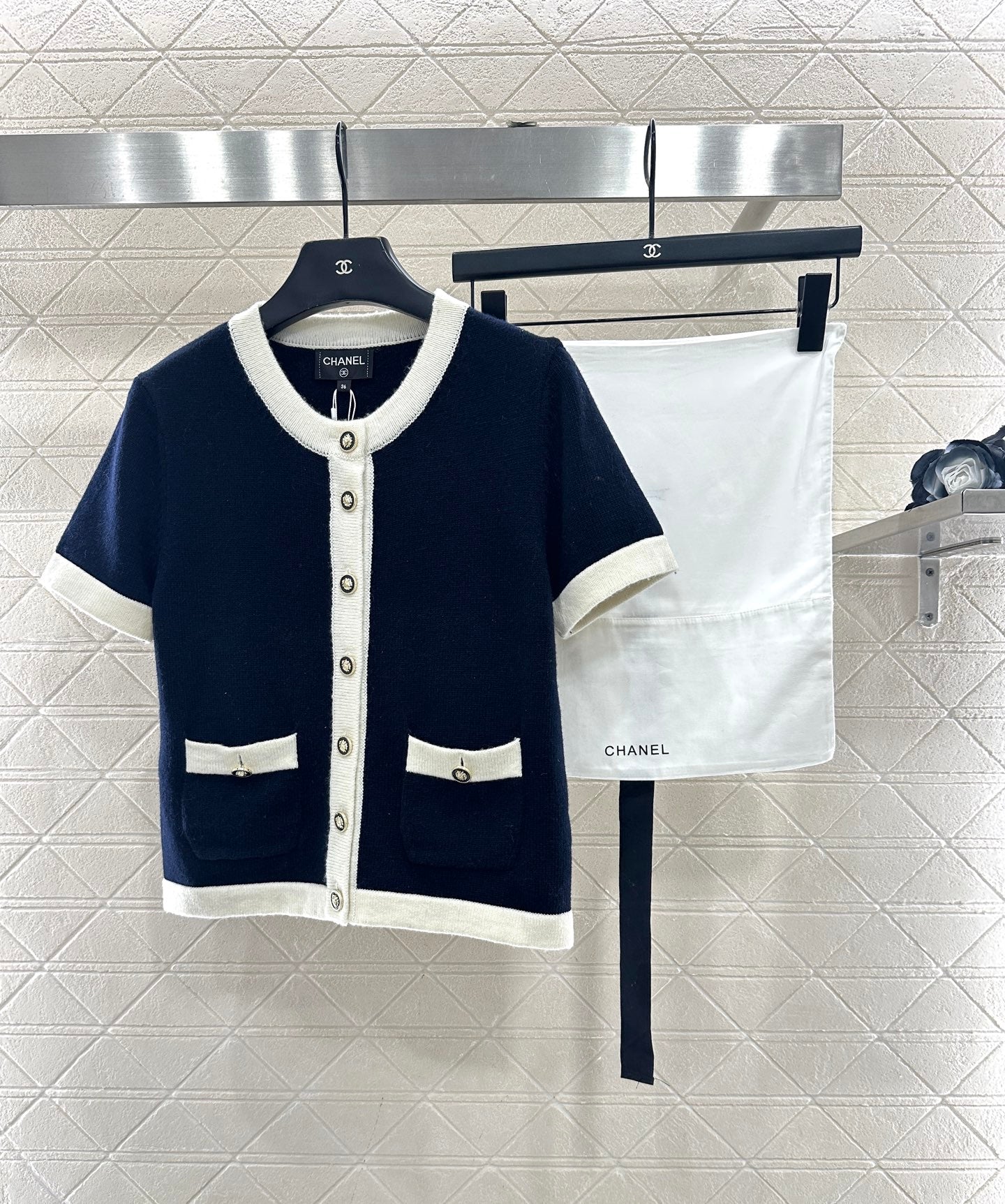 Color blocking edging short sleeved shirt