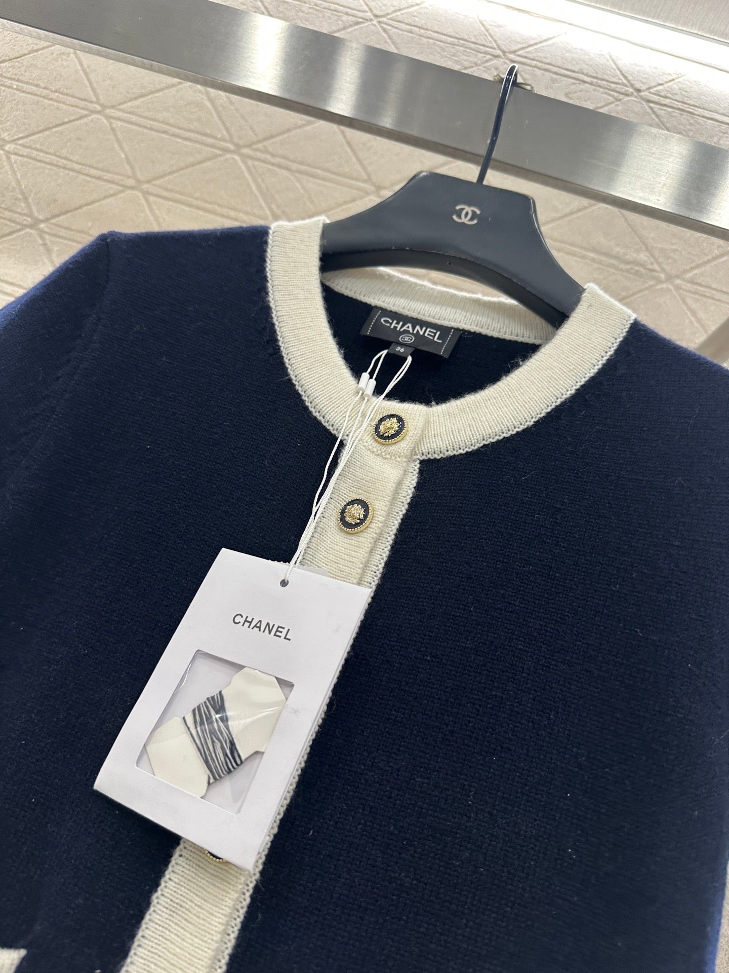 Color blocking edging short sleeved shirt