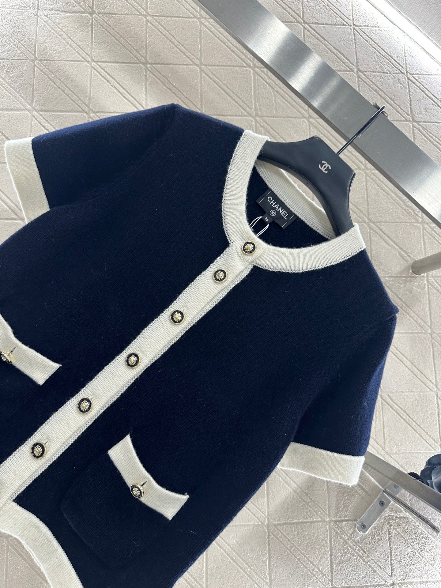 Color blocking edging short sleeved shirt