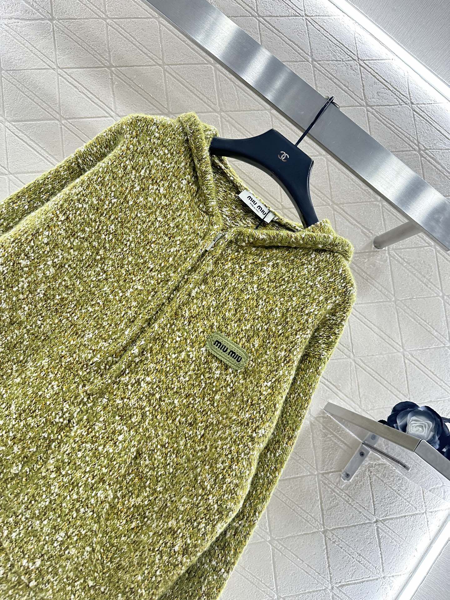 Hooded snowflake colored dot cardigan