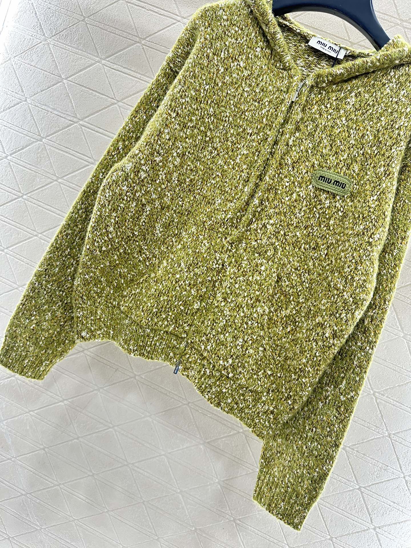 Hooded snowflake colored dot cardigan