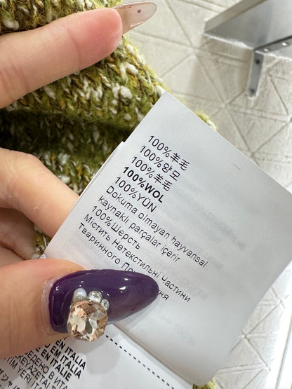 Hooded snowflake colored dot cardigan