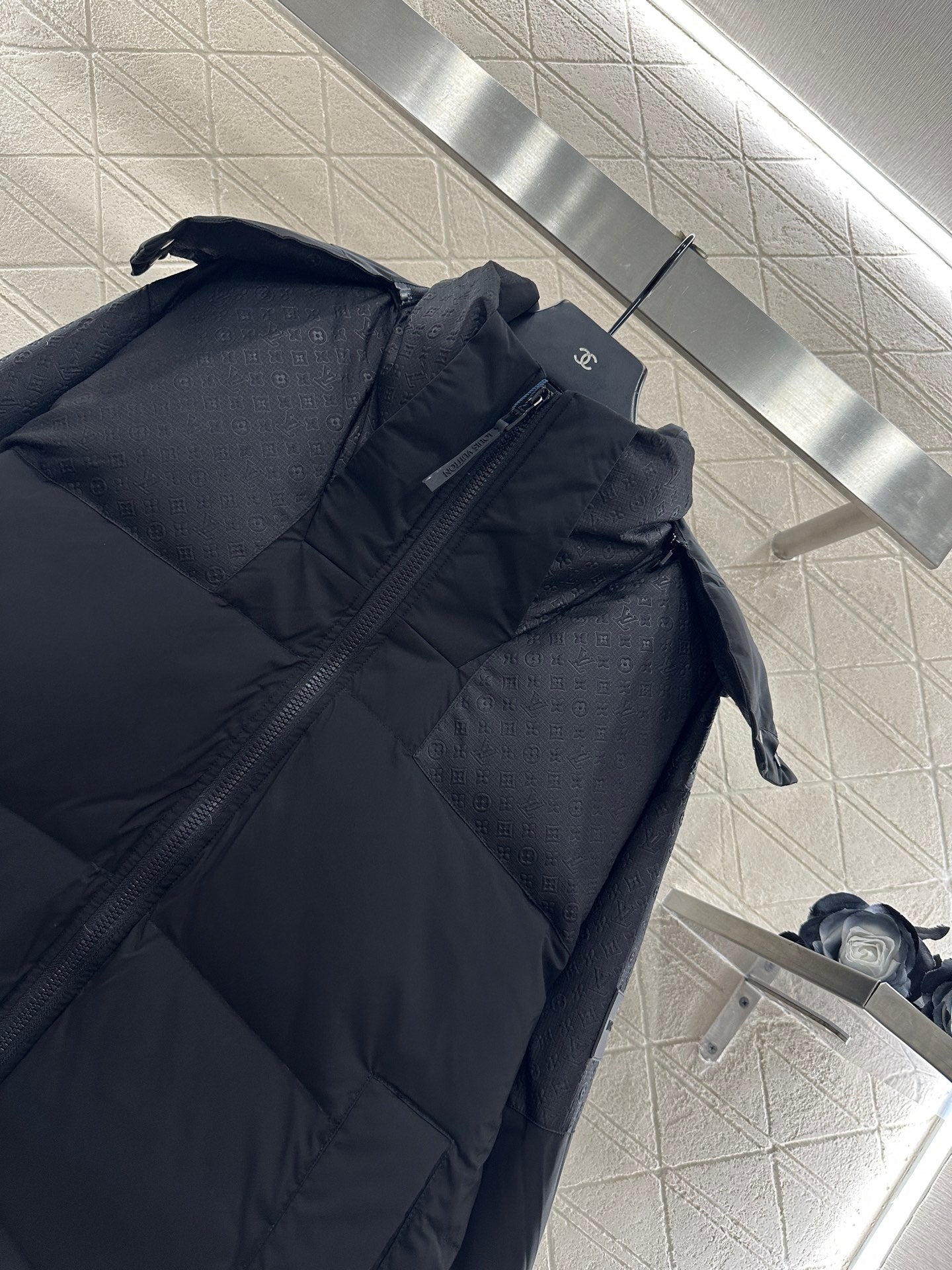 Detachable hooded jacquard down jacket