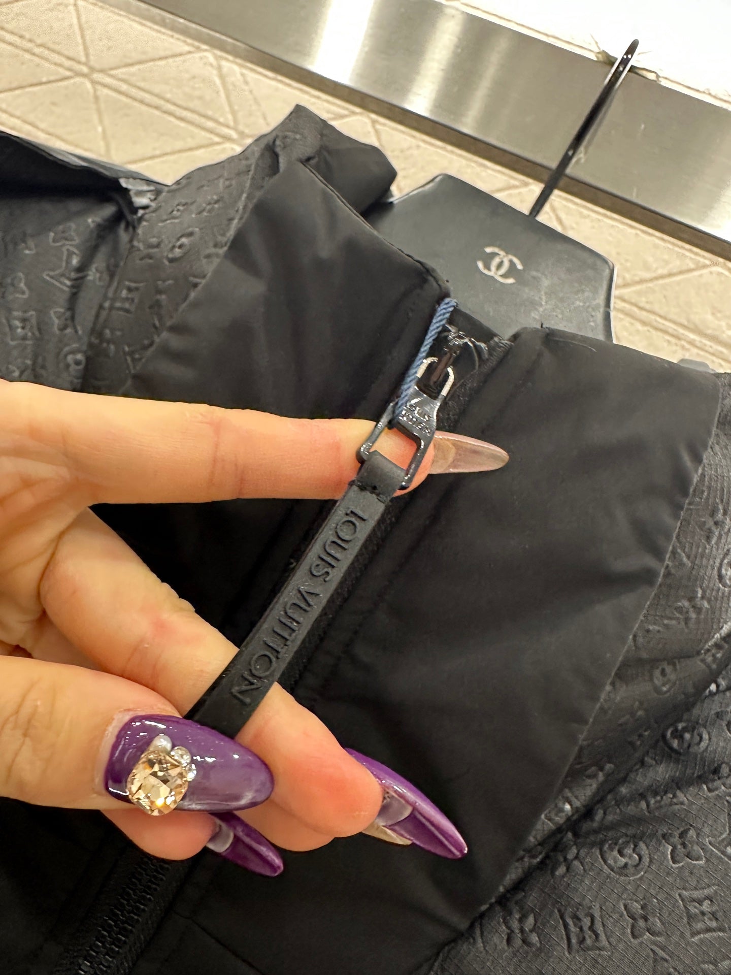 Detachable hooded jacquard down jacket