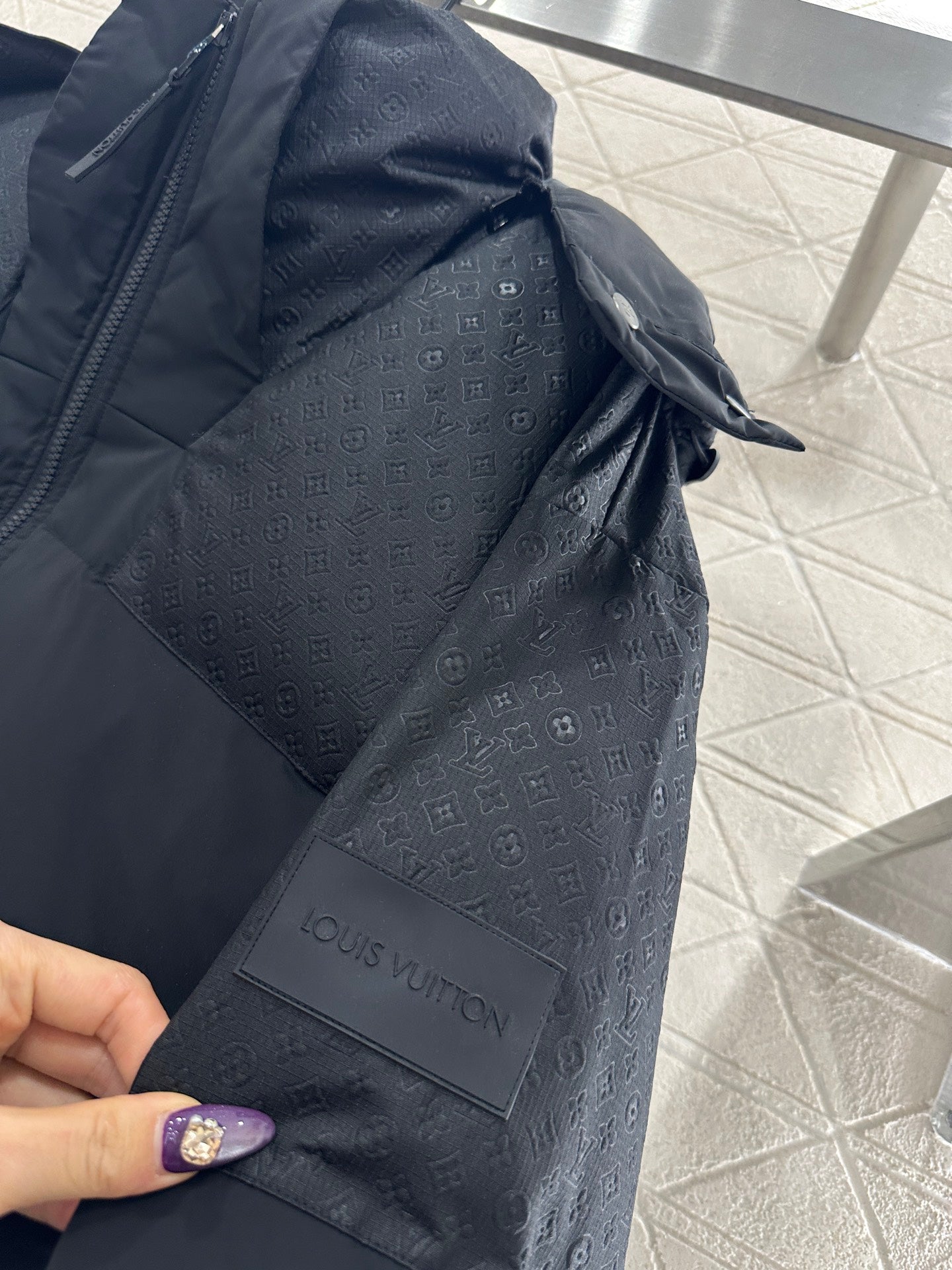 Detachable hooded jacquard down jacket