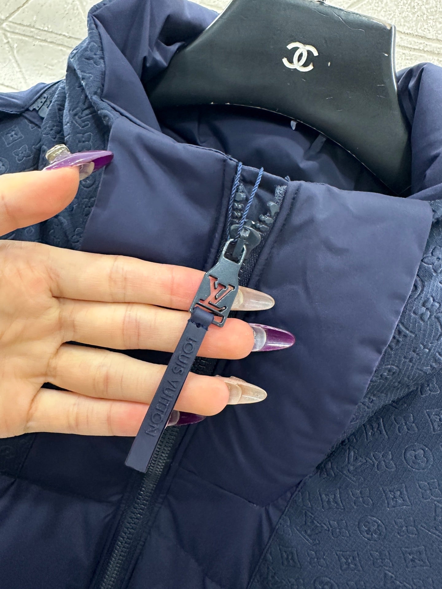 Detachable hooded jacquard down jacket