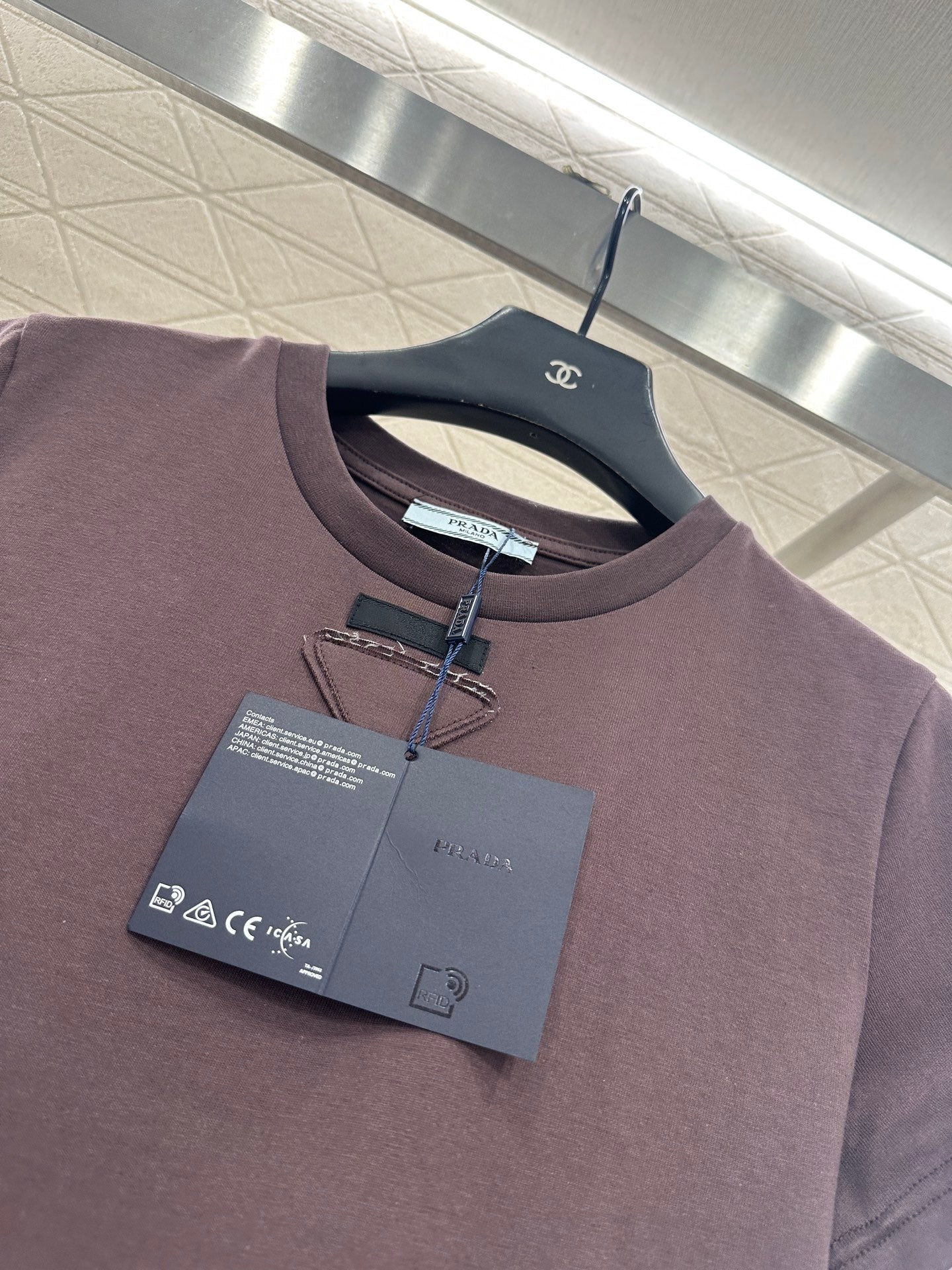 Triangle logo short sleeved shirt