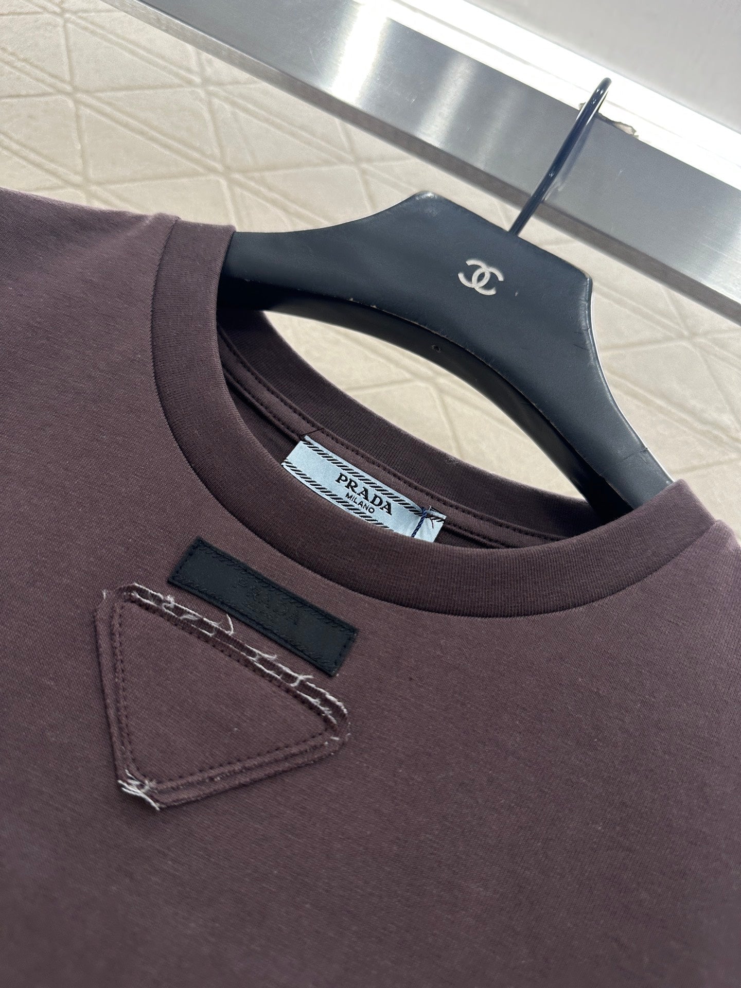 Triangle logo short sleeved shirt