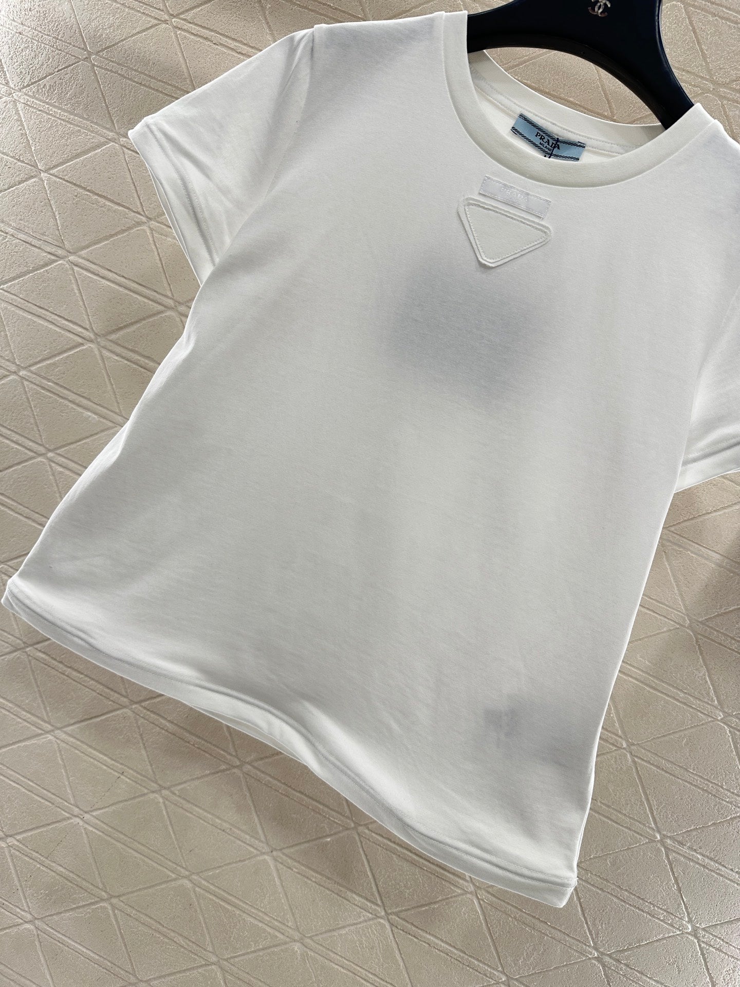 Triangle logo short sleeved shirt