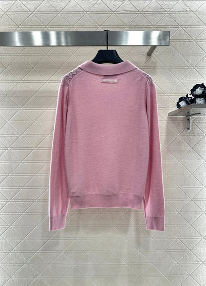 Located Half-Open Sweater